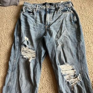 Hollister Ultra High Rise Mom Jeans